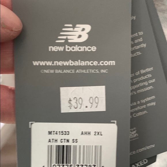 Mens new balance relaxed t-shirt. - Picture 3 of 4